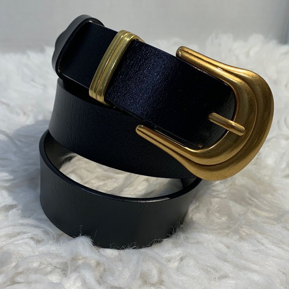 🍁$10 sale🍁LEATHER Belt goldtone buckle